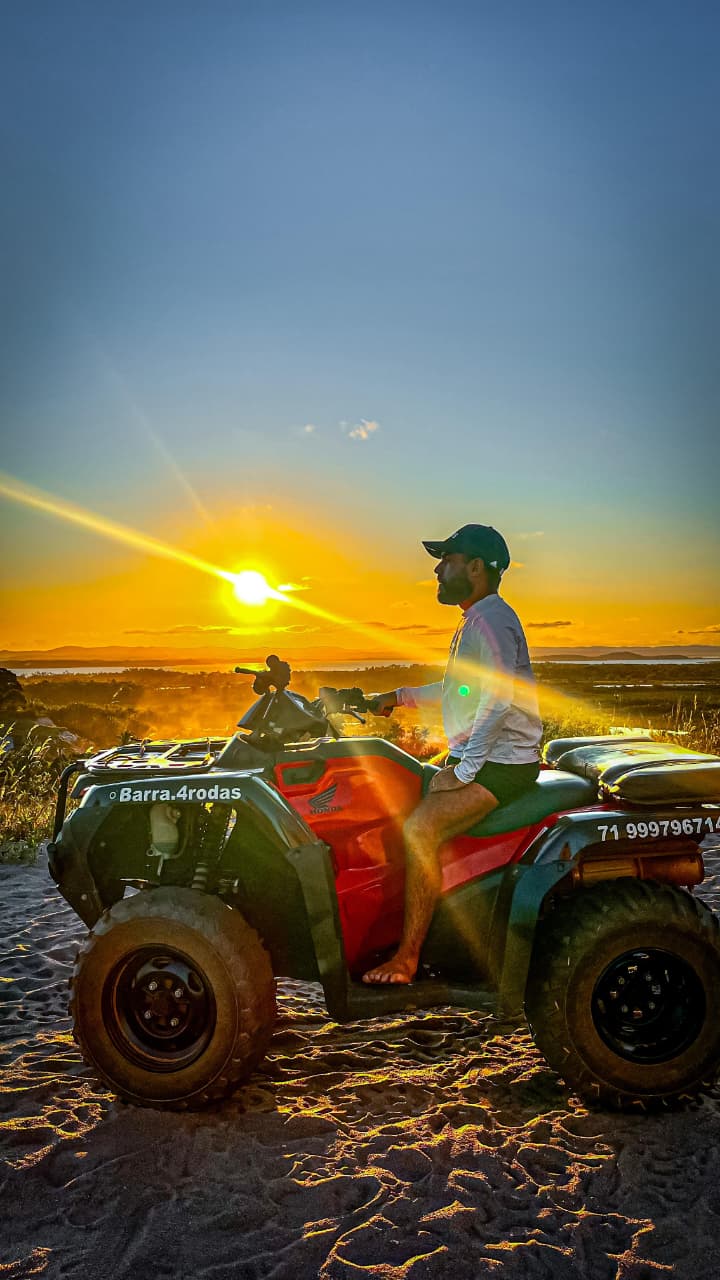 Passeio de quadriciclo ao pôr do sol